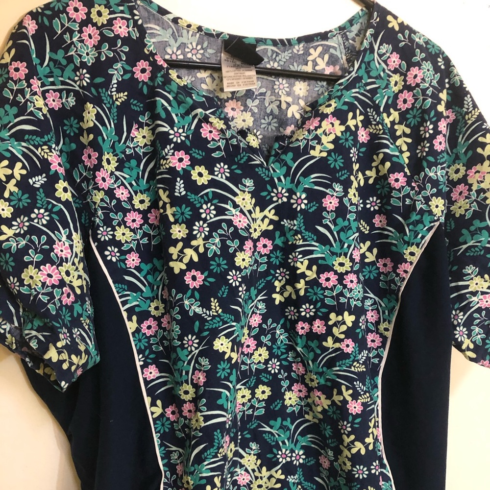 Cherokee scrub top